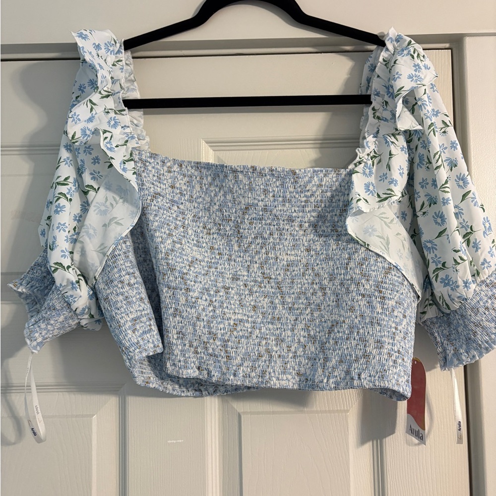 ARULA Blue and White Floral Crop Top